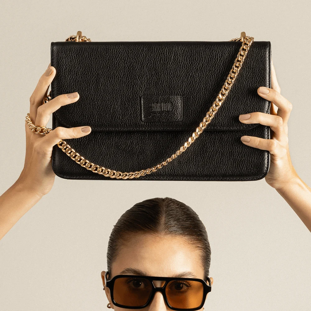 Bolsa Pequena Couro Floater Preto Alça de Ombro Corrente - vista 6 de 6