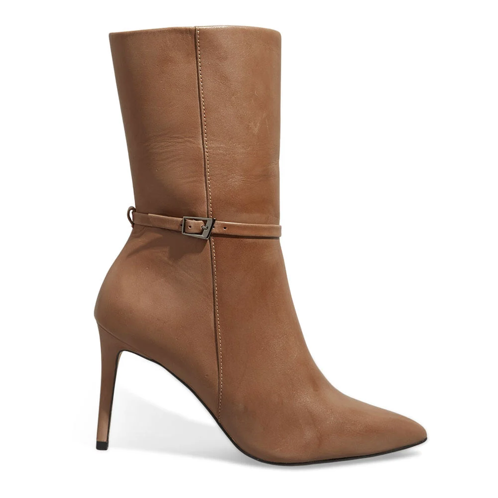 Bota Couro Nobre Soft Bege Cano Curto Salto Alto - vista 1 de 3