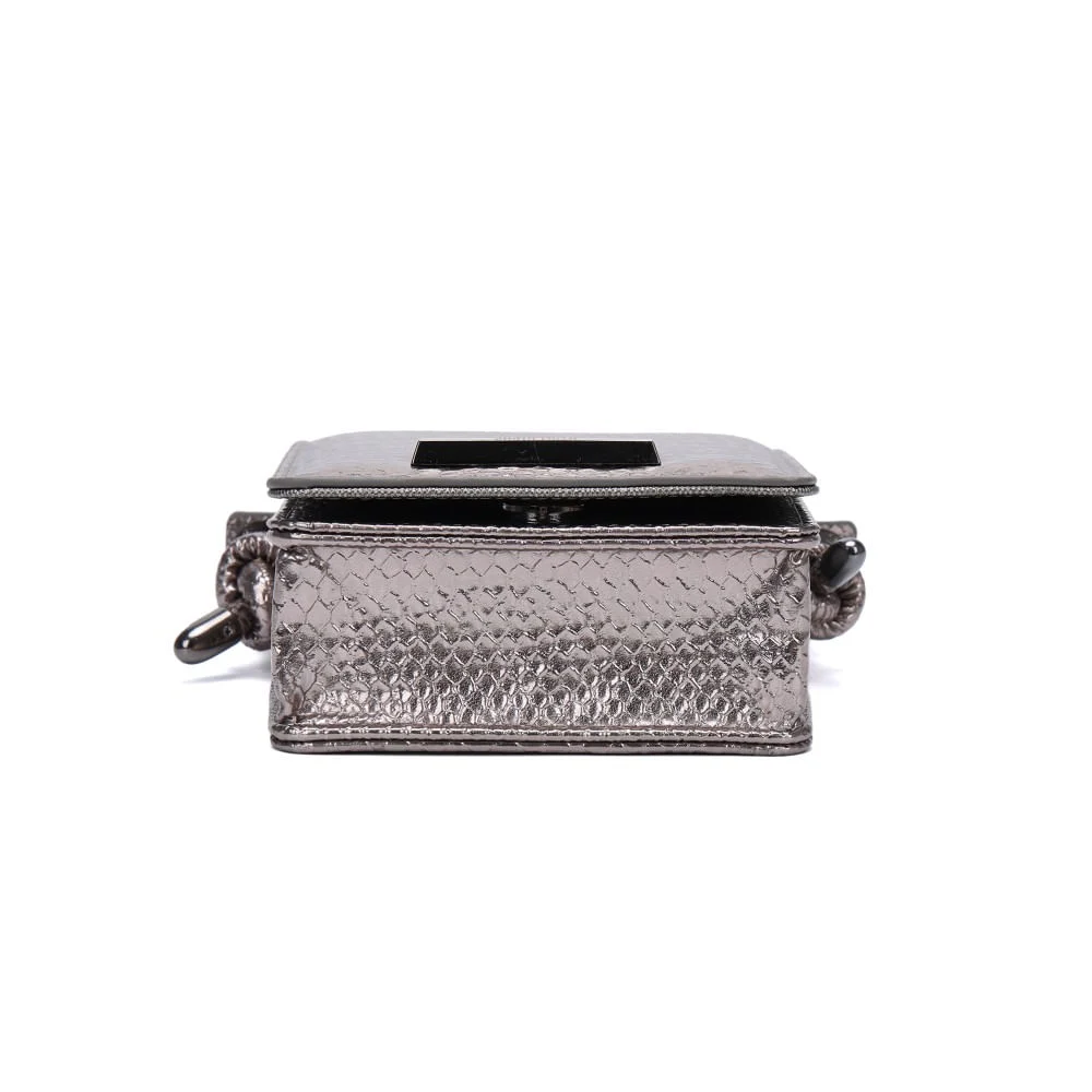 Bolsa Porta Celular Metalizada Textura Cobra Cinza Grafite Alça Transversal - vista 4 de 5