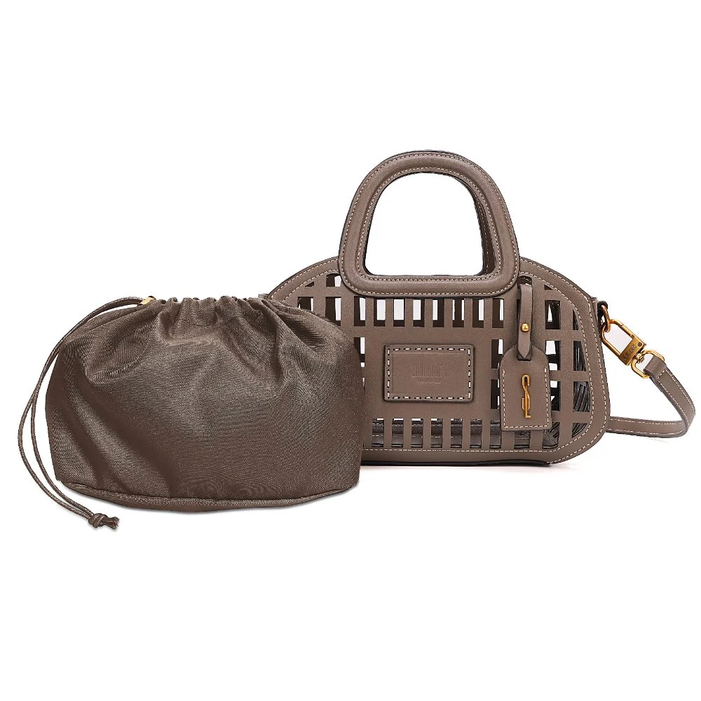 Bolsa Soft Recortes Vazados Com Bag Interna Cinza Stell Alça Transversal - vista 1 de 10
