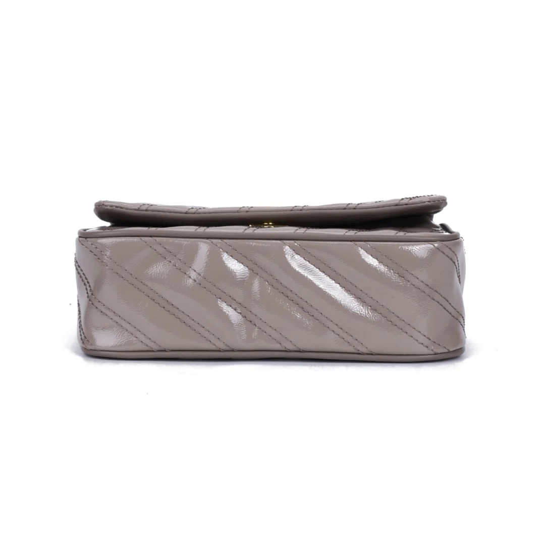 Bolsa Cinza Verniz Glossy Alça Transversal Metalizada - vista 6 de 7